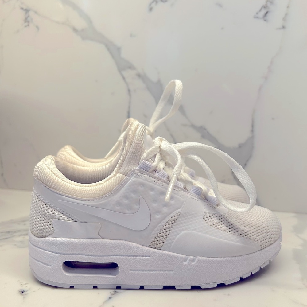 New never warn kids Nike size 11c sneakers